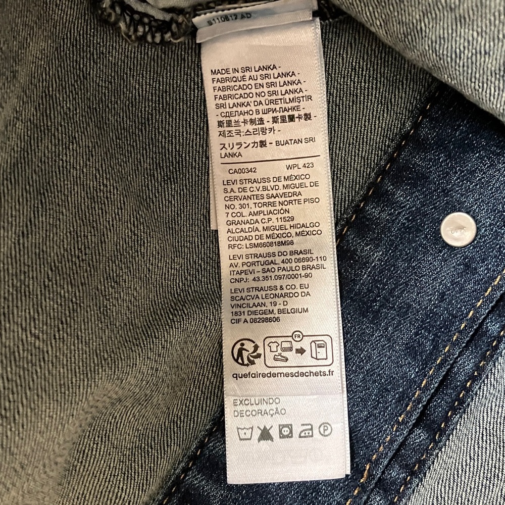EUC Levi's M Dark Blue Heavyweight Jean Jacket - Picture 6 of 6
